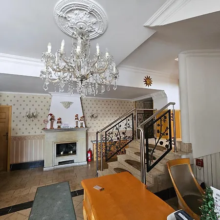Hotel Folwark Historic Warsaw